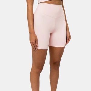 Kamo fitness 6” Ellyn Shorts in First Blush